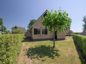 Spacious 4 person bungalow near the Frisian Lakes
